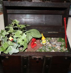 Ihandcrafted -fairy-garden-in-a-chest